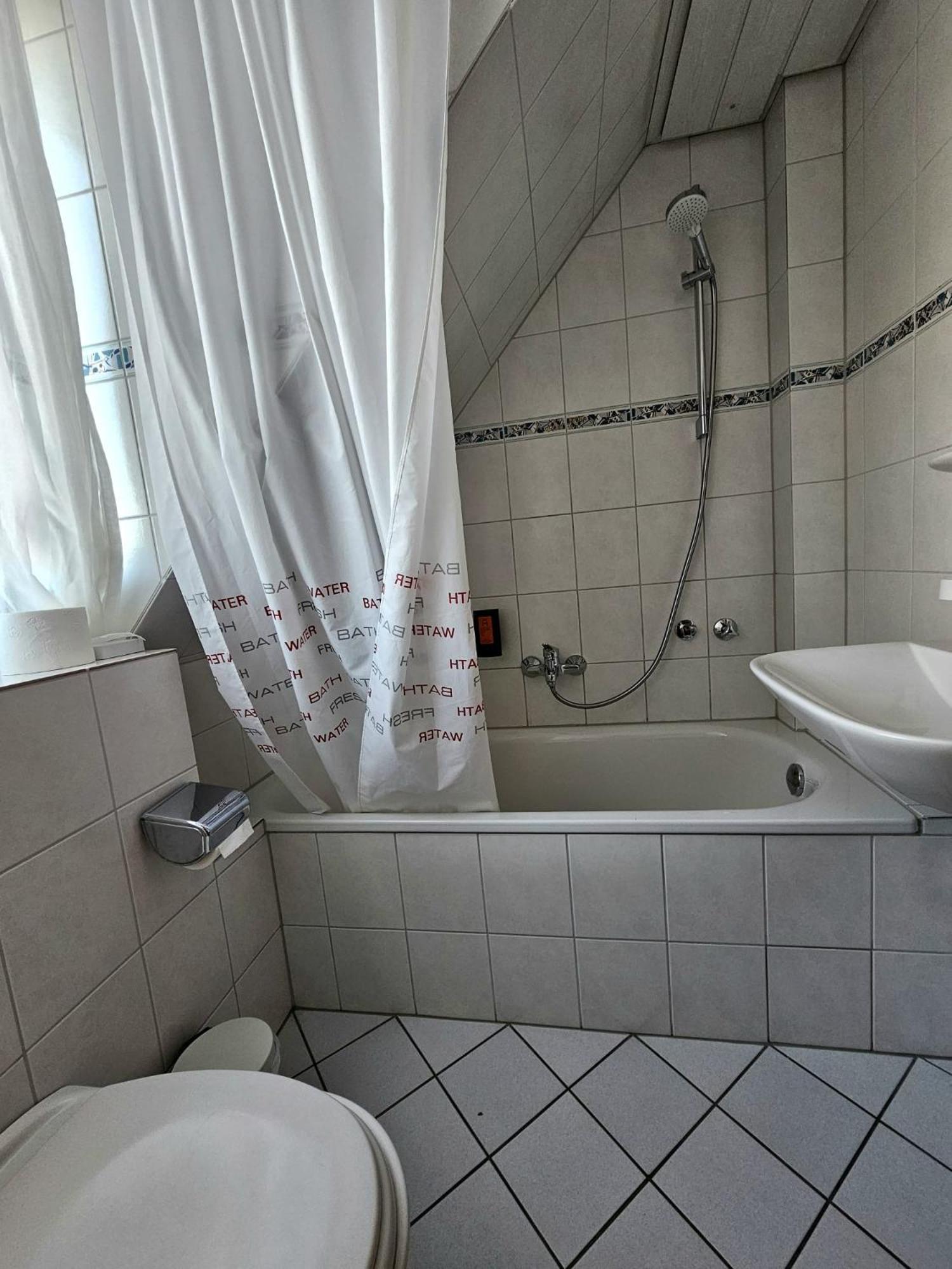 Hotel Ruedesheimer Hof Rüdesheim am Rhein Esterno foto
