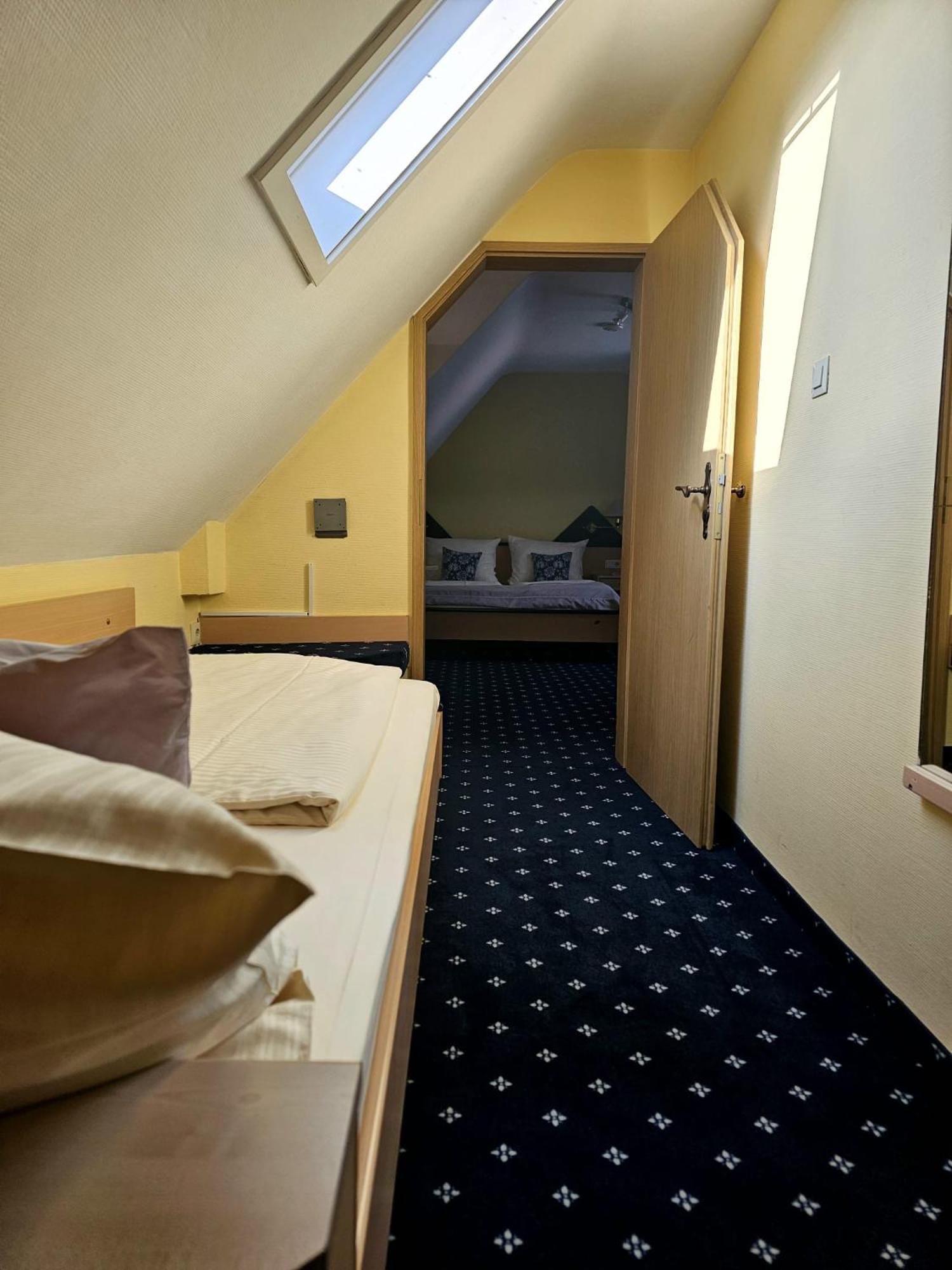 Hotel Ruedesheimer Hof Rüdesheim am Rhein Esterno foto